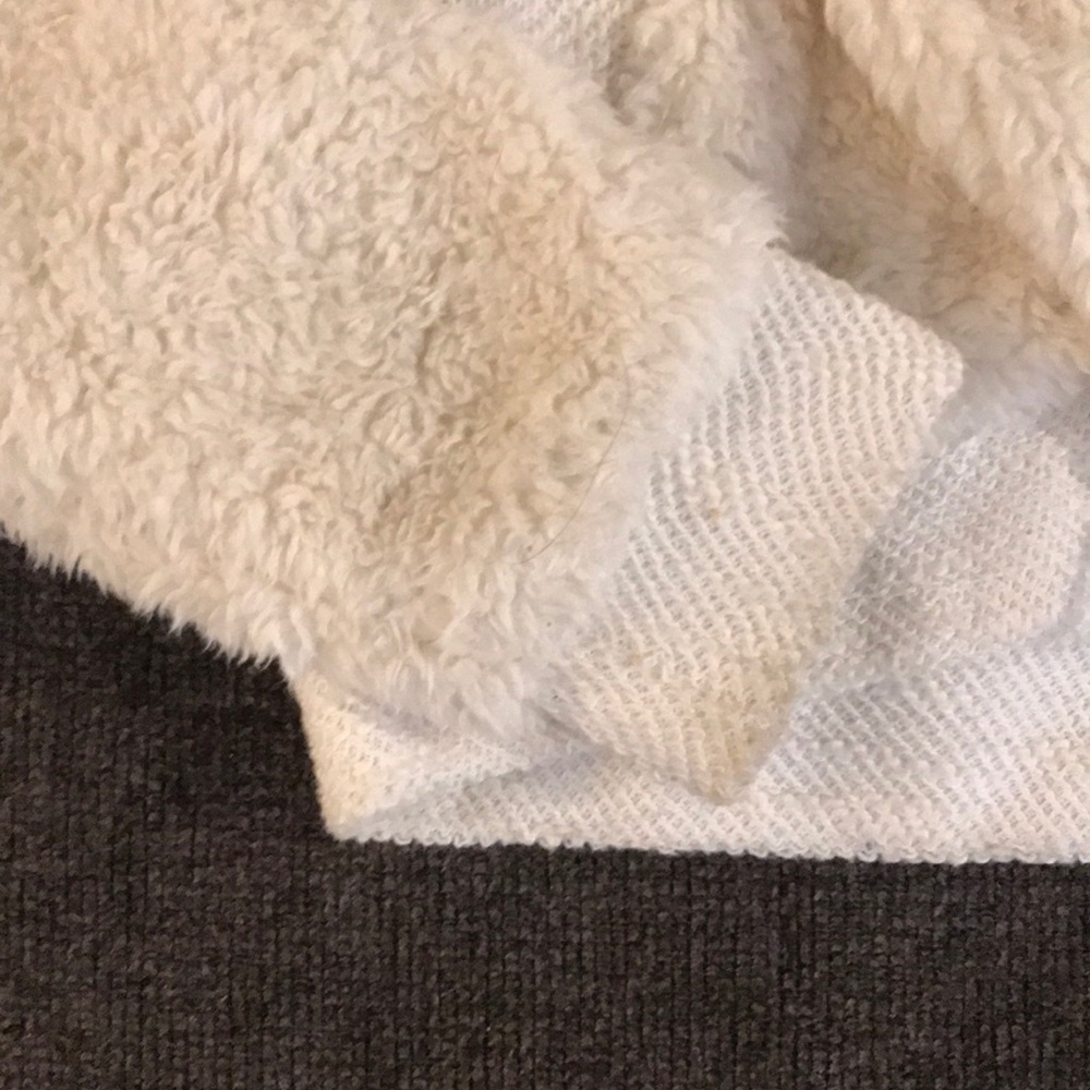 Fuzzy jacket - Picture 3 of 7